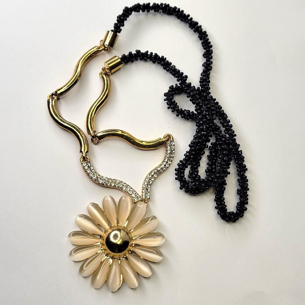 Flower Pendant Statement Necklace